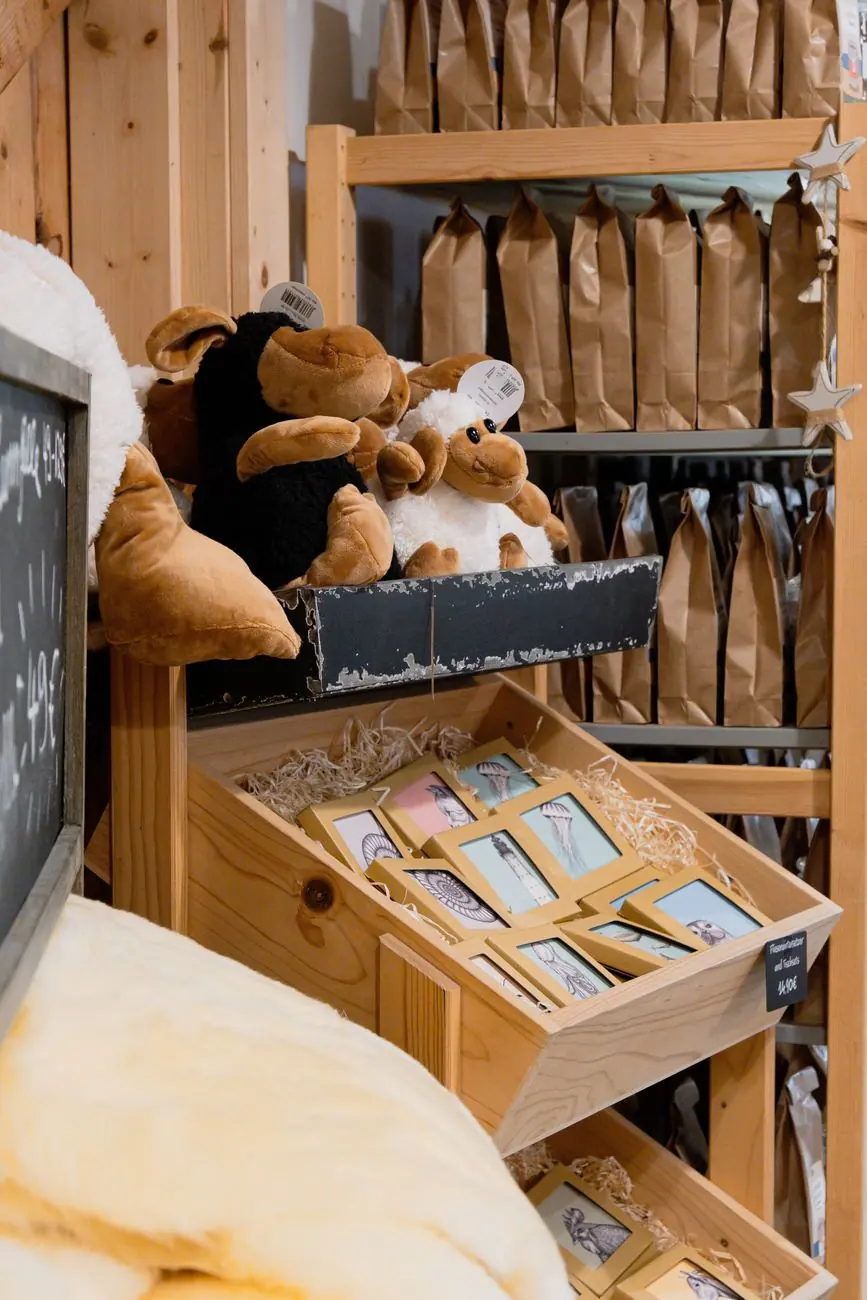 Kuschelschafe, Karten und kleine Geschenkideen im Landladen